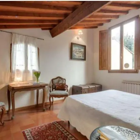 Apartment Cozy Rooftop On Arno River