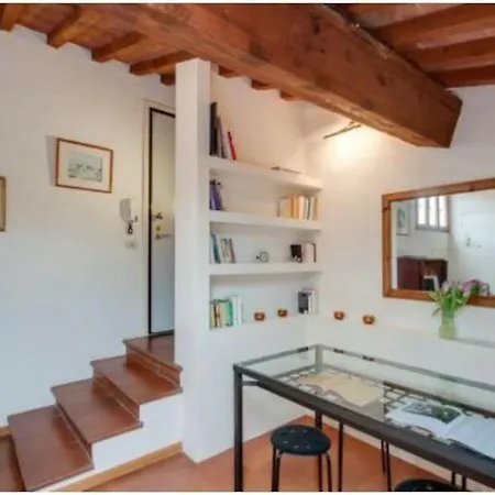 Apartment Cozy Rooftop On Arno River